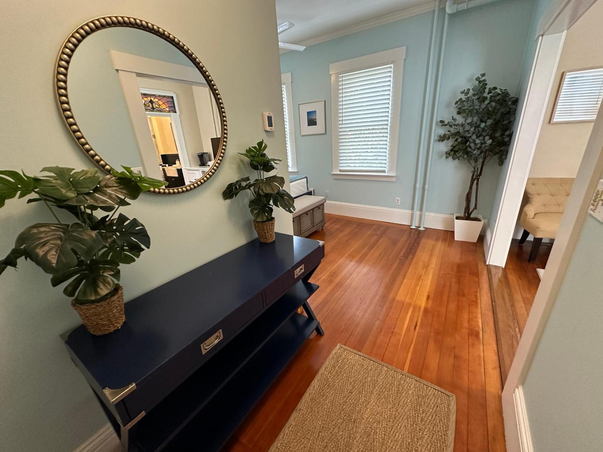 Entire Charming Victorian Home Downtown Newport Exterior photo