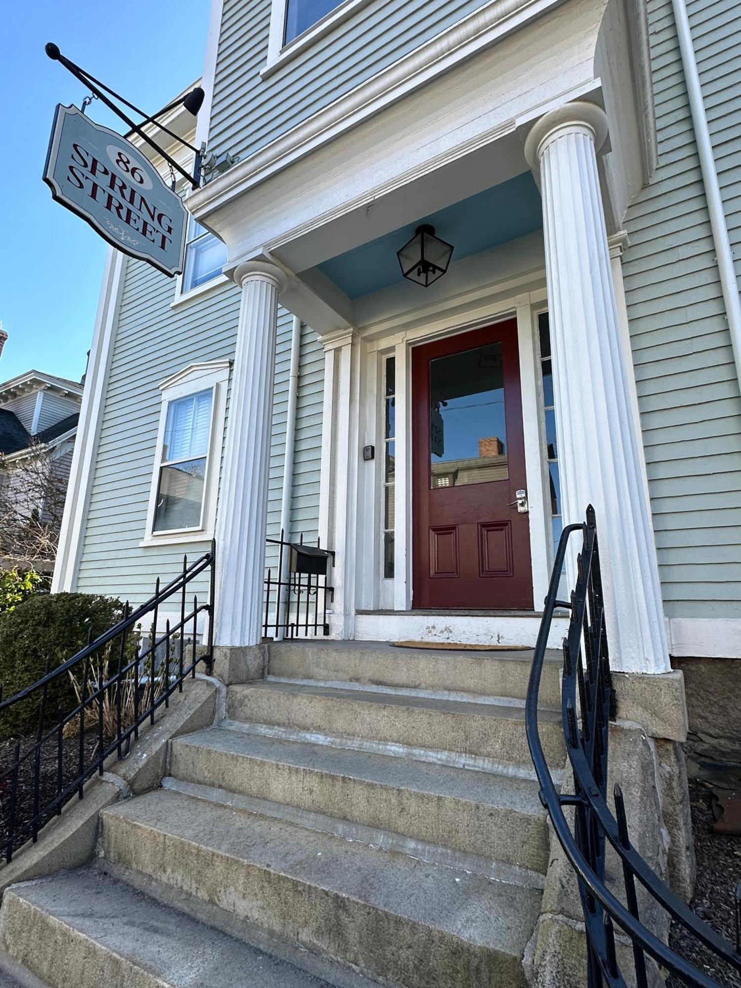 Entire Charming Victorian Home Downtown Newport Exterior photo
